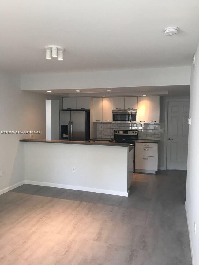 3069 SW 7th St in Miami, FL - Building Photo - Building Photo