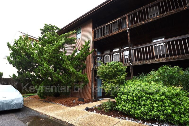 8530 Tidewater Dr in Norfolk, VA - Building Photo