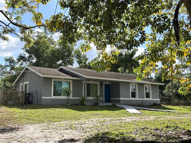 6452 Royal Palm Beach Blvd in West Palm Beach, FL - Building Photo - Building Photo