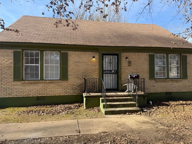 property at 1131 N Watkins St