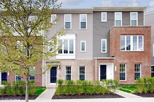 223 Main St in Cranberry Township, PA - Building Photo