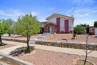 332 Windrose Ct in El Paso, TX - Building Photo - Building Photo