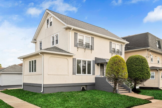 64 Hudson Ave, Unit #1 in Totowa, NJ - Building Photo - Building Photo
