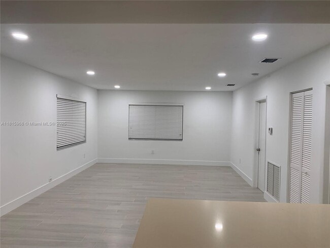 315 Majorca Ave in Coral Gables, FL - Foto de edificio - Building Photo