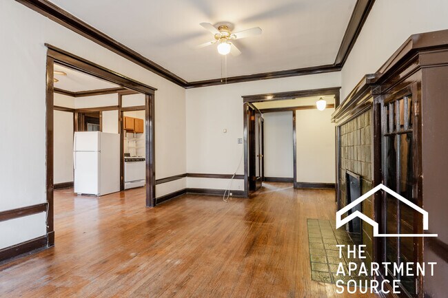 2426 N Sawyer Ave in Chicago, IL - Building Photo - Building Photo