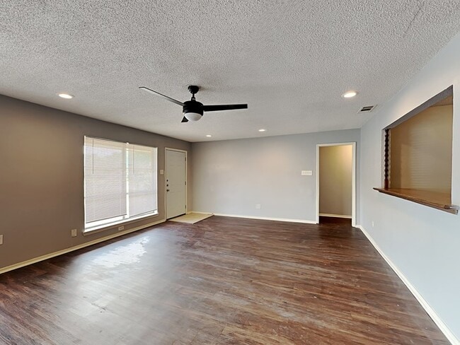 1609 Parkhaven Dr in Seagoville, TX - Foto de edificio - Building Photo