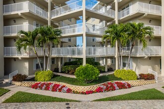 The Breakers in Naples, FL - Foto de edificio - Building Photo