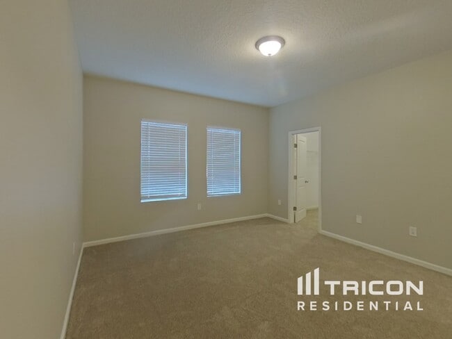 15611 Merlin Ave in Mascotte, FL - Building Photo - Building Photo