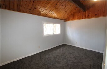 884 Spruce Ln in Big Bear, CA - Building Photo - Building Photo