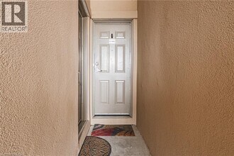 2420 Baronwood Dr in Oakville, ON - Building Photo - Building Photo