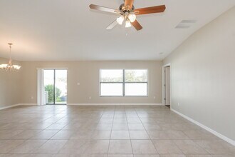 11220 Leland Groves Dr in Riverview, FL - Building Photo - Building Photo