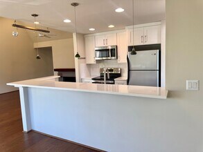 Move-in Special…..Four Weeks Free!!! in Mercer Island, WA - Building Photo - Building Photo