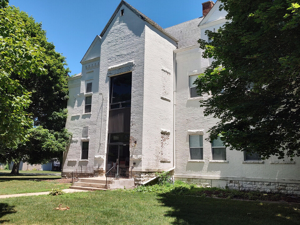 409 S Maple St in Kouts, IN - Building Photo