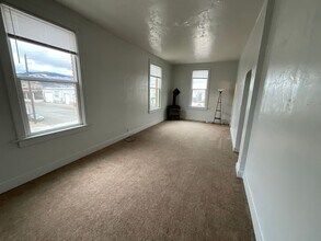 221 Fir St in La Grande, OR - Building Photo - Building Photo