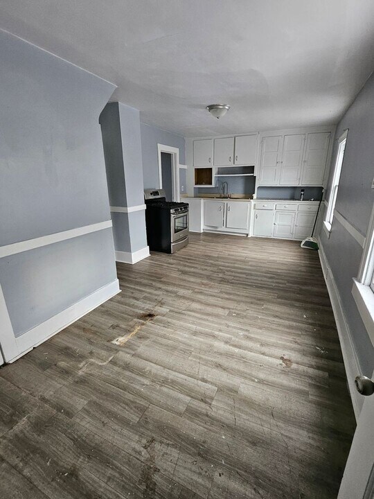 453 W 17th St in Erie, PA - Building Photo