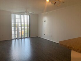 1919 Van Buren St, Unit 719 in Hollywood, FL - Building Photo