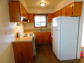 162 NW 15th St in Gresham, OR - Building Photo - Building Photo