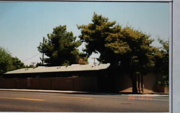 661-669 E Brown Rd in Mesa, AZ - Building Photo