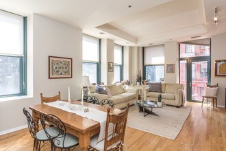 208 W Washington St in Chicago, IL - Foto de edificio - Building Photo