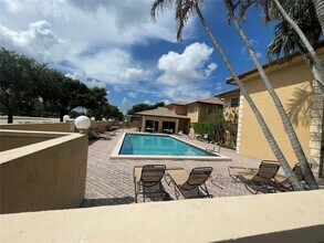 3026 Coral Springs Dr in Coral Springs, FL - Building Photo - Building Photo