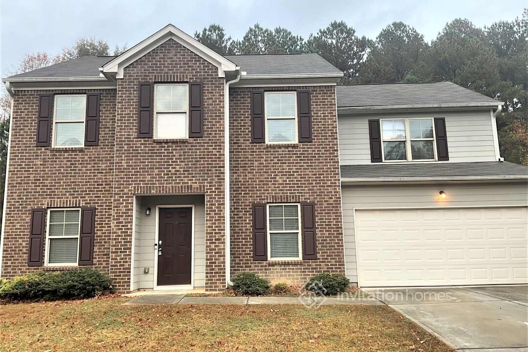 4022 Oak Field Dr in Loganville, GA - Foto de edificio