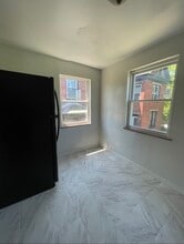 735 Elberon Ave in Cincinnati, OH - Foto de edificio - Building Photo