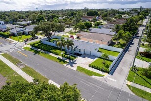 102 SW 13th Ave in Delray Beach, FL - Building Photo