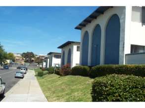 Rancho Vista in San Diego, CA - Foto de edificio - Building Photo