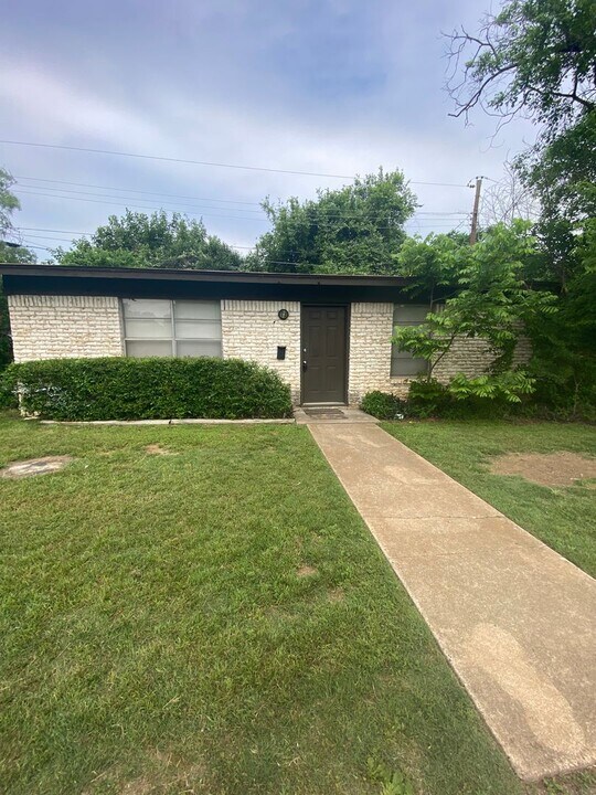 2014 Holland Ave in Austin, TX - Building Photo
