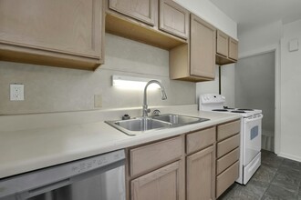 2091-2097-2097 Harwitch Rd in Upper Arlington, OH - Building Photo - Building Photo