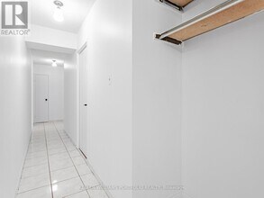 390 Dixon Rd in Toronto, ON - Building Photo - Building Photo