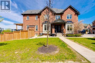18 Davenhill Rd in Brampton, ON - Building Photo