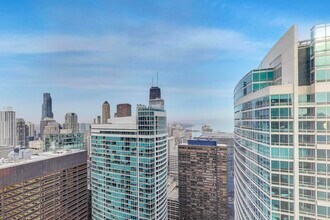 512 N McClurg Ct in Chicago, IL - Building Photo - Building Photo