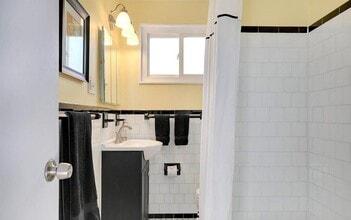 4710 Wilwyn Way in Rockville, MD - Building Photo - Building Photo