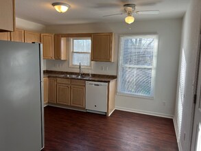 64 Mardell Cir in Asheville, NC - Foto de edificio - Building Photo