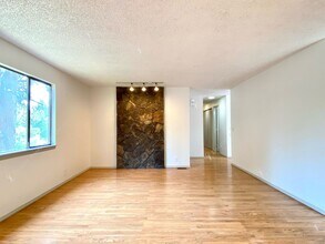 2838 NE Bradford Ct in Bend, OR - Building Photo - Building Photo