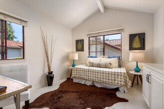 000 Calle Esperanza in Santa Barbara, CA - Building Photo - Building Photo
