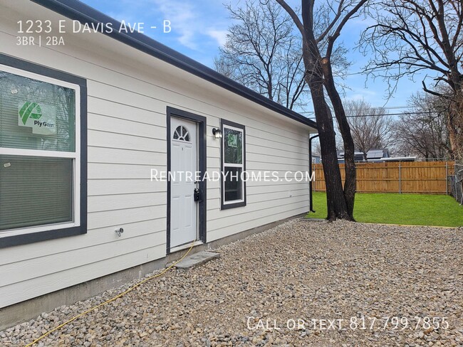 property at 1233 Davis Ave