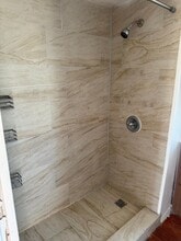 560 Meadowlake Rd in Los Lunas, NM - Foto de edificio - Building Photo