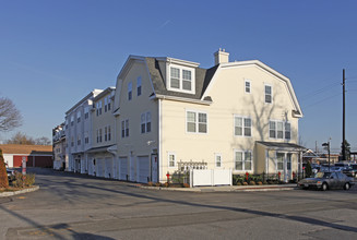 Chelsea Place in Bay Shore, NY - Building Photo - Building Photo