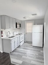 95 Thompson Ave in Dover, NJ - Foto de edificio - Building Photo