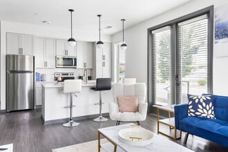 6155 N Rural St in Indianapolis, IN - Foto de edificio - Building Photo