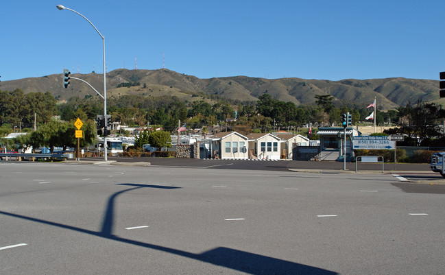 1690-1700 El Camino Real in South San Francisco, CA - Building Photo - Building Photo