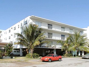 Biarritz Apartments in Miami Beach, FL - Building Photo - Building Photo