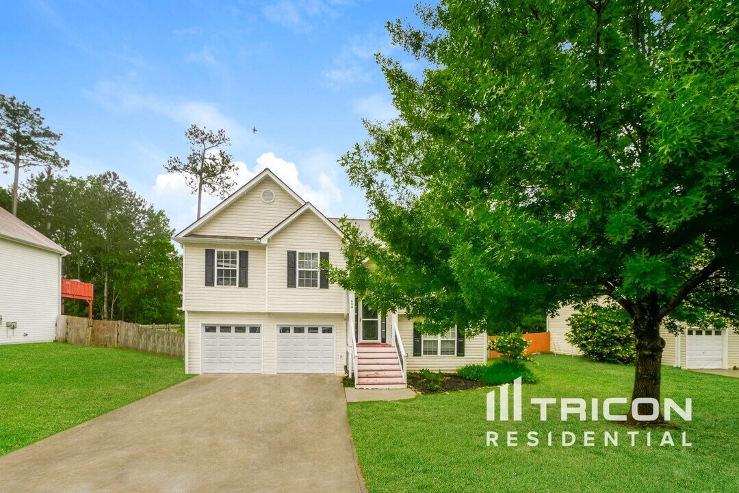 605 Brooks Rd in Dallas, GA - Building Photo