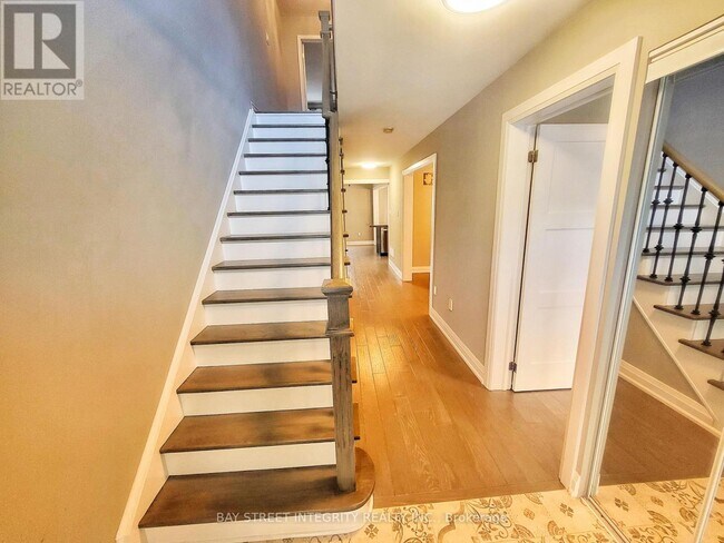 249 Marble Pl in Newmarket, ON - Building Photo - Building Photo