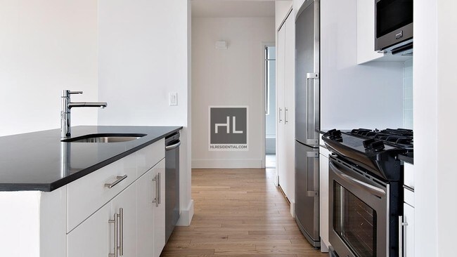 200 W 26th St-Unit -1006 in New York, NY - Building Photo - Building Photo