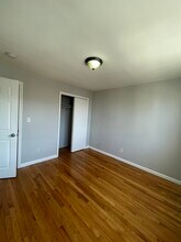 191 Lembeck Ave, Unit 2R in Jersey City, NJ - Foto de edificio - Building Photo