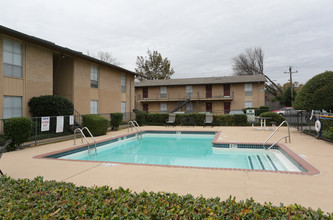 Woodwind Apartments in Arlington, TX - Building Photo - Building Photo