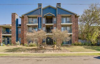 1820 N Garrett Ave in Dallas, TX - Building Photo